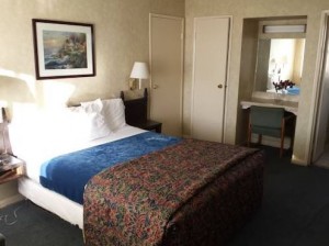 Travelers Beach Inn - Queen Bed